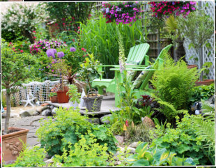 Gartentraum Solms, Sitzplatz mit Adirondack Chairs