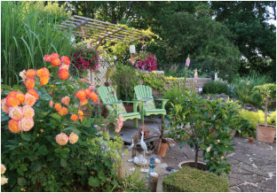 Gartentraum Solms, Sitzplatz am Teich mit Adirondack Chairs